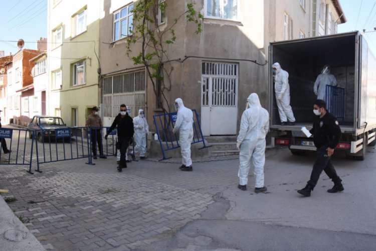 K&uuml;tahya'da karantinadaki 1 mahalle ve 4 sokakta ihtiya&ccedil;lar karşılanıyor