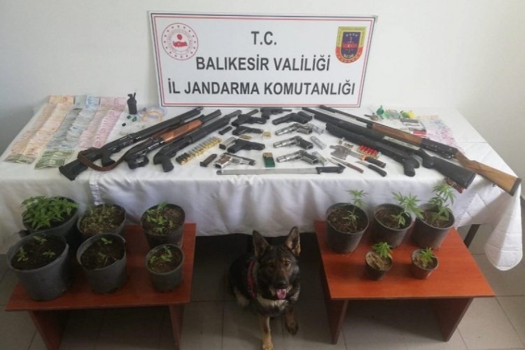 18 adrese eş zamanlı operasyon: 15 g&ouml;zaltı