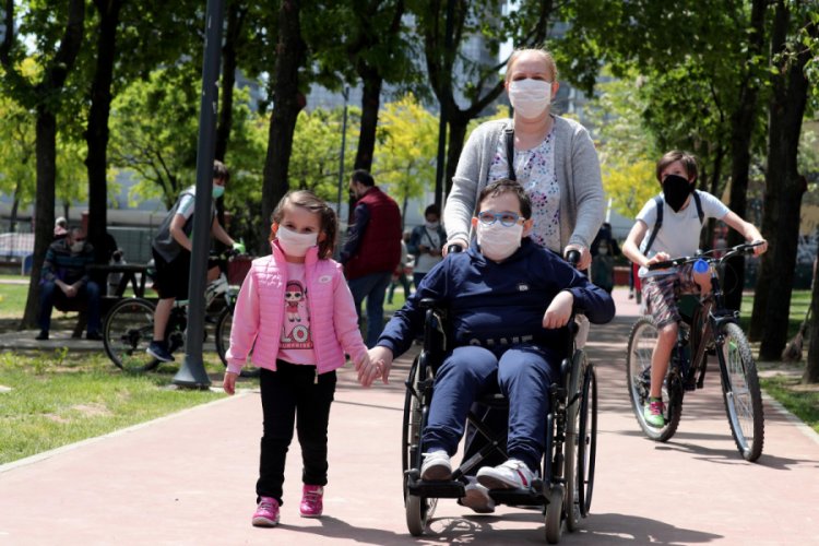 Serebral Palsi Hastası 12 yaşındaki Efe iki ayın ardından parka gitti