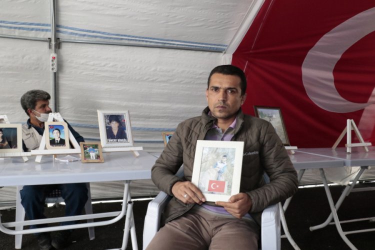 Evlat n&ouml;betindeki baba: HDP Grup Başkan Vekili Beştaş arka kapıdan ka&ccedil;tı