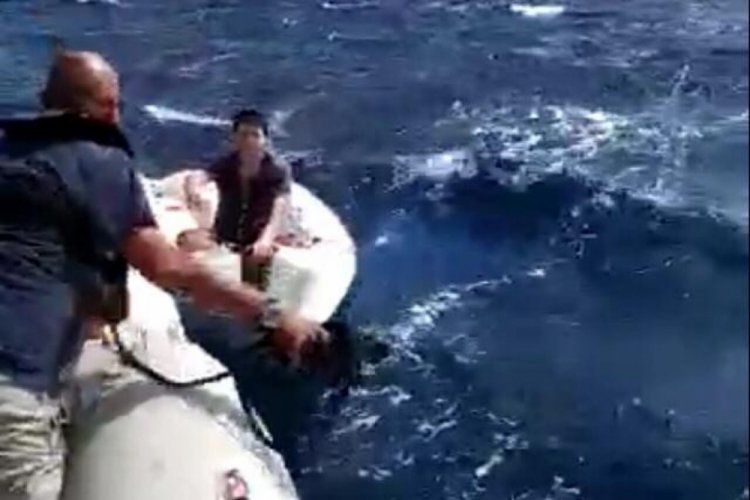 Denizin ortasında can pazarı