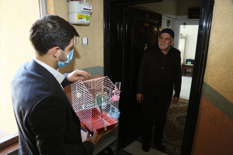 Engelli oğlunun muhabbet kuşu talebi yerine getirildi