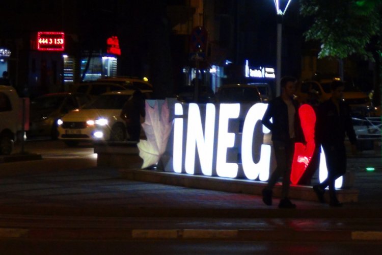 Bursa İneg&ouml;l'de maske ve sosyal mesafe hi&ccedil;e sayılıyor