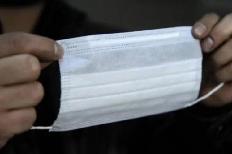 Şanlıurfa'da T&uuml;rk ve Suriyeli g&ouml;n&uuml;ll&uuml;ler birlikte maske &uuml;retiyor