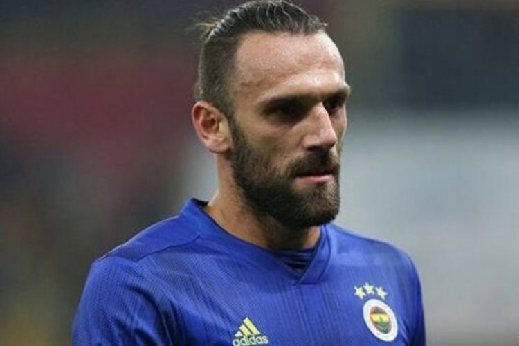 Fenerbah&ccedil;e'nin golc&uuml;s&uuml; Vedat Muriqi, Ada'yı ikiye b&ouml;ld&uuml;