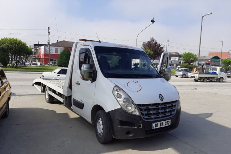 &Ccedil;ekicilerin s&uuml;r&uuml;c&uuml;leri ehliyetsiz &ccedil;ıktı; 10 bin lira ceza yazıldı