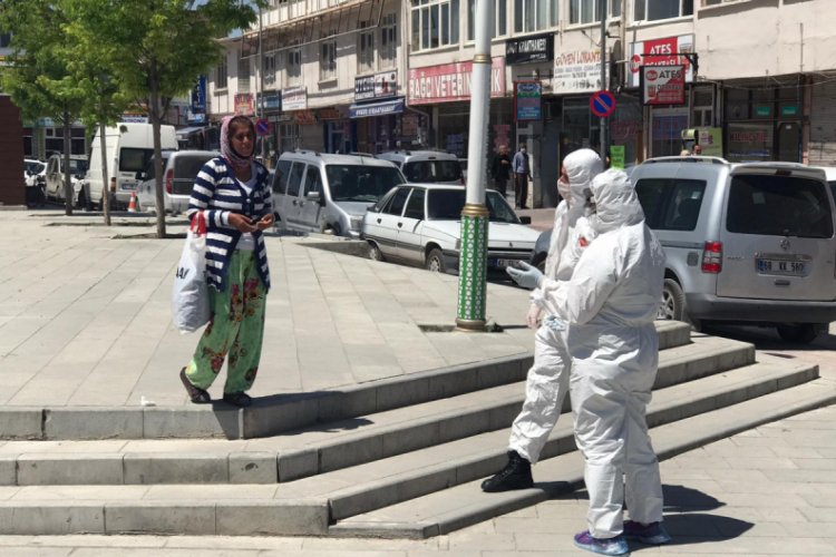 Esnafın ş&uuml;phelendiği kadının Covid-19 testi negatif &ccedil;ıktı