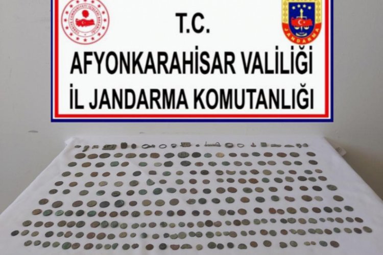 Tarihi eser ka&ccedil;ak&ccedil;ıları 270 par&ccedil;a objeyle yakalandı