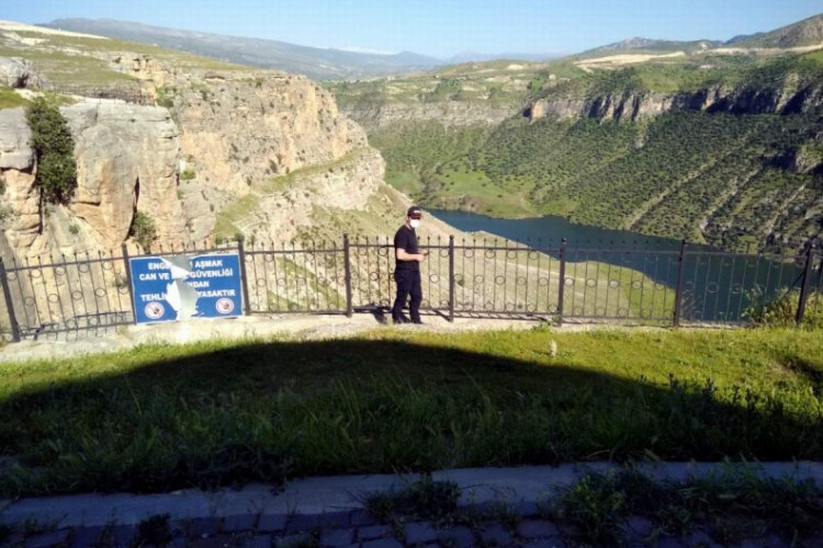 Fotoğraf &ccedil;ektirmek istediği tepeden d&uuml;ş&uuml;p &ouml;ld&uuml;