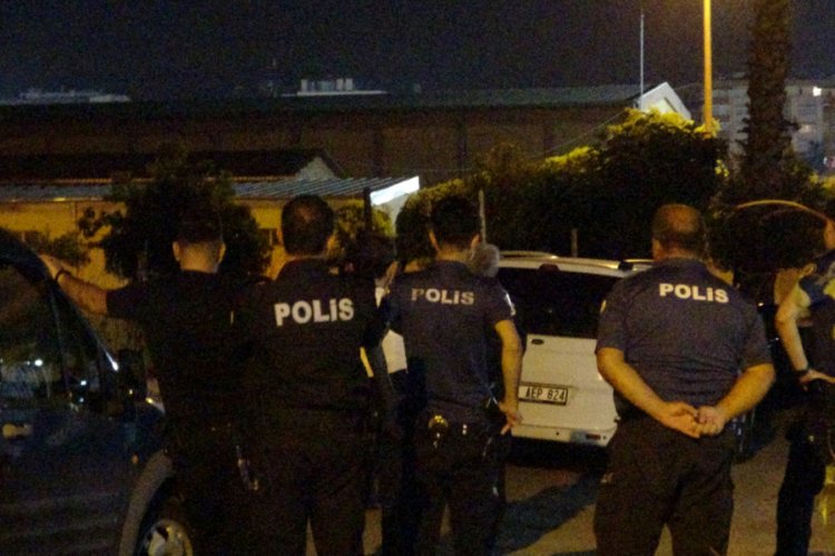 Psikolojik sıkıntıları olan şahıs bı&ccedil;akla canını kıymak istedi