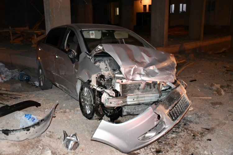 Polis ş&uuml;pheli kovalamacasında kaza