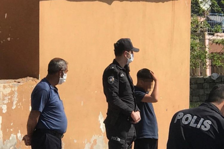 12 yaşındaki &ccedil;ocuk arabayla polisten ka&ccedil;arken kaza yaptı