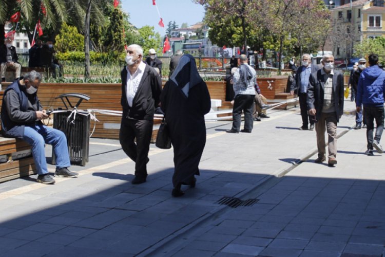 Maskesiz sokağa &ccedil;ıkmanın yasak olduğu il sayısı 18'e &ccedil;ıktı!