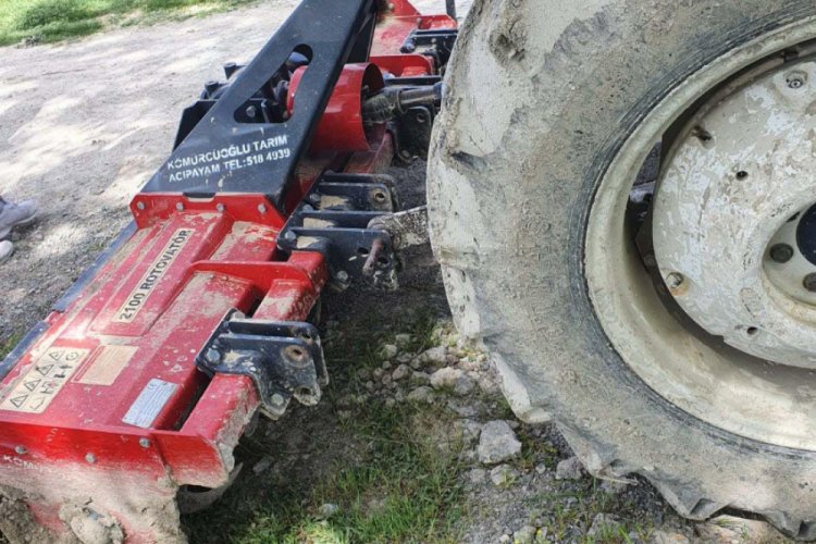 &Ccedil;apa makinesinin altında kalıp, yaralandı