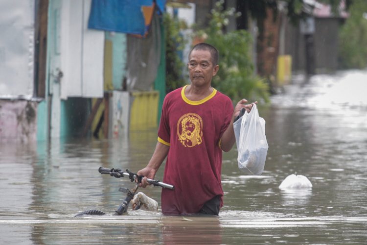 Filipinler'i Vongfong tayfunu vurdu: 1 &ouml;l&uuml;