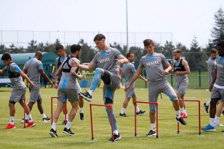 Trabzonspor, &ccedil;alışmalarını s&uuml;rd&uuml;rd&uuml;
