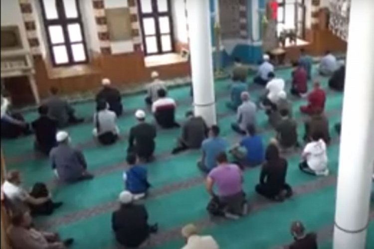 Bulgaristan'da covid-19 &ouml;nlemlerinin ardından ilk toplu namaz