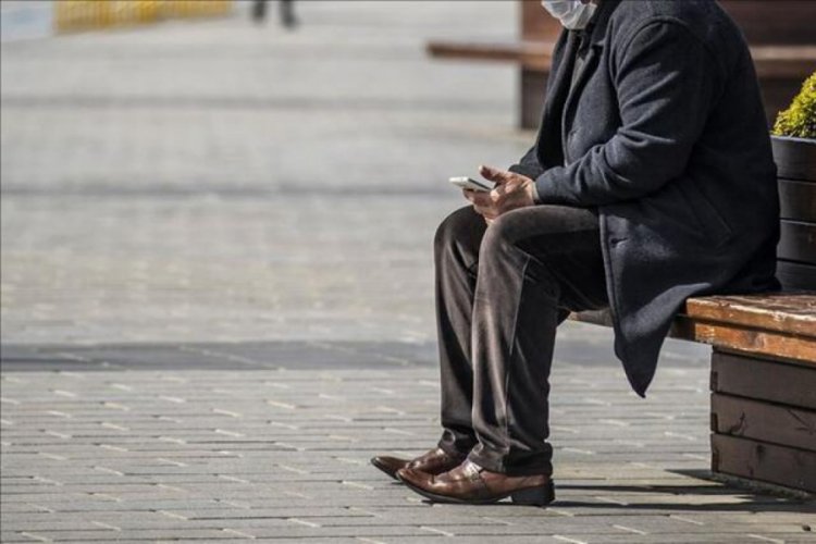 65 yaş &uuml;st&uuml;ne izin saati değişti