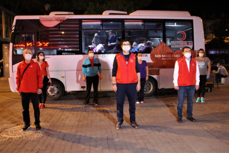'Sosyal mesafeli' kan bağışı kuyruğu