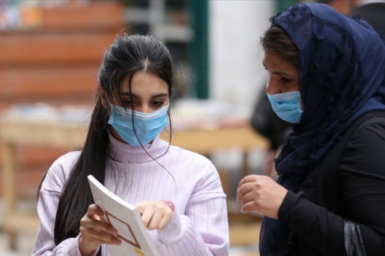 Cezayir'de bayramlaşırken tokalaşma ve sarılma yasaklandı