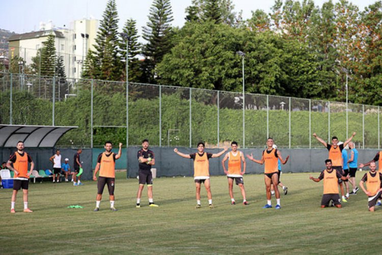 Alanyaspor, &ccedil;alışmalarına akşam idmanıyla devam etti