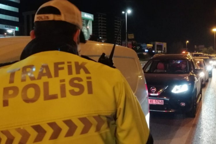 Sokağa &ccedil;ıkma kısıtlaması denetimleri aralıksız devam ediyor