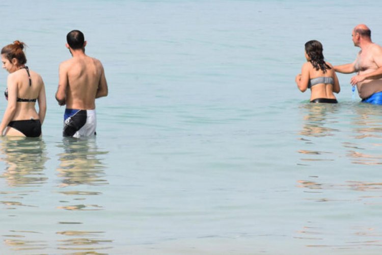 Sıcak havalar vir&uuml;s&uuml; etkiler mi? Uzmanlardan yanıt geldi