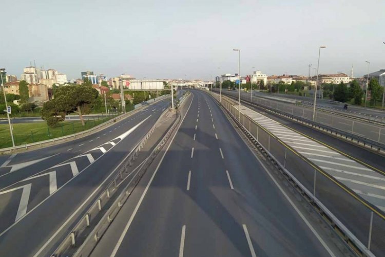 İstanbul'da D-100 Karayolu ile 15 Temmuz K&ouml;pr&uuml;s&uuml; boş kaldı