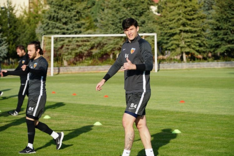 Cristian Sapunaru: "8 final ma&ccedil;ımız var"