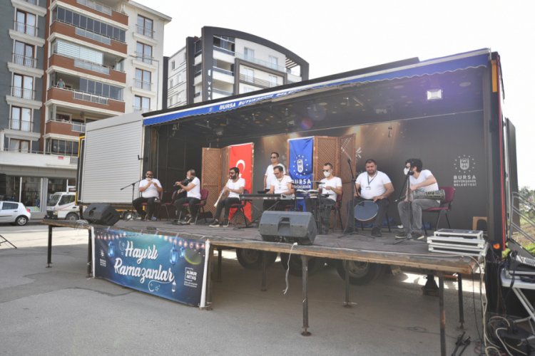 Bursalılar, 'Gezici Sahne' ile moral depoluyor