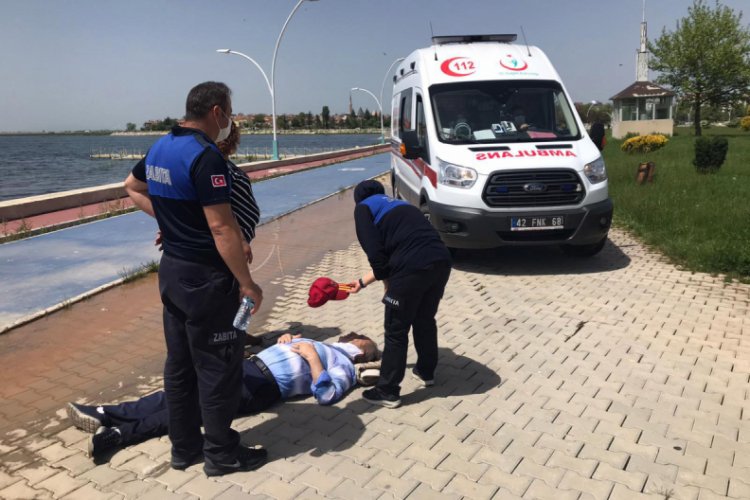 Sokağa &ccedil;ıktı, sıcak nedeniyle bayıldı