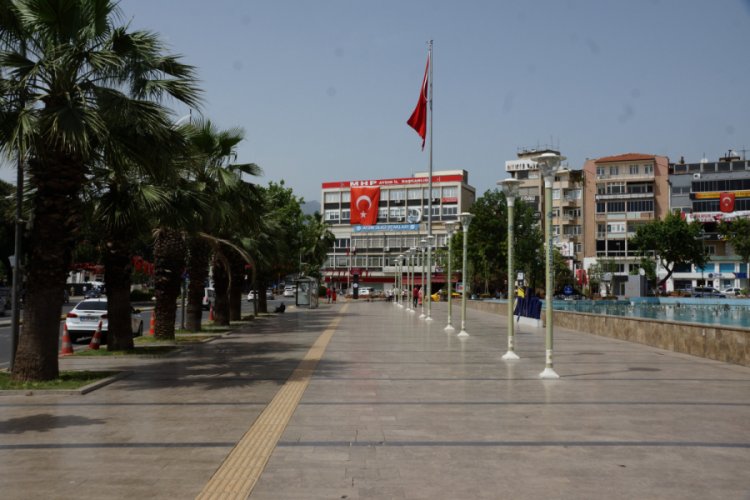 Aydın'da hava sıcaklığından dolayı sokaklar boş kaldı