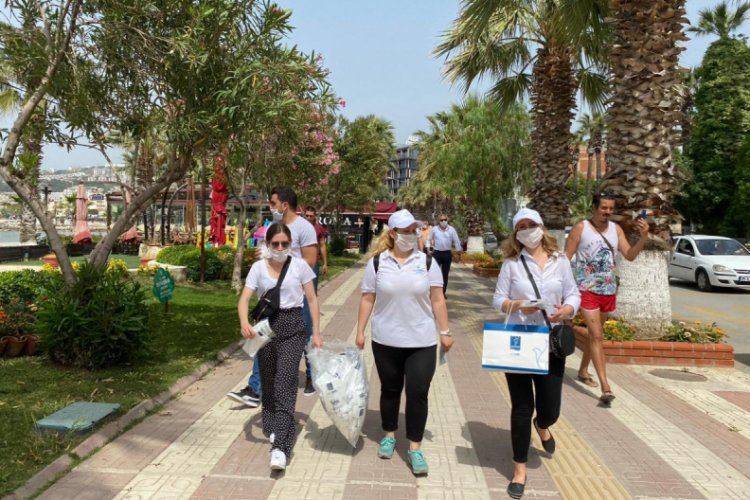 Vatandaşlara 250 bin &uuml;cretsiz maske dağıttı