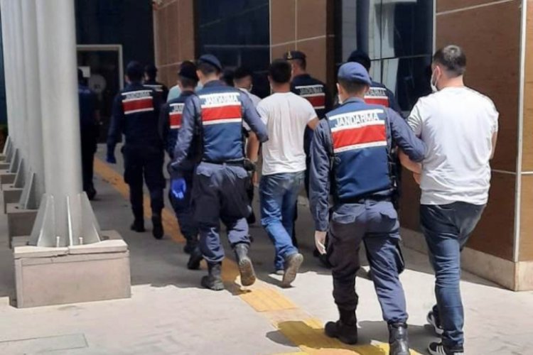 Hayvan hırsızları jandarmanın takibinden ka&ccedil;amadı