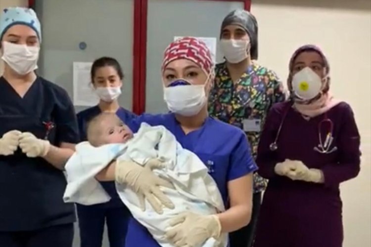 Koronavir&uuml;s&uuml; yenen 5 aylık bebek taburcu edildi