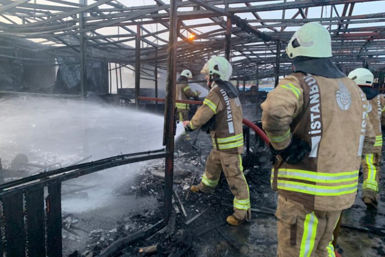 Kocaeli'de yanan d&uuml;r&uuml;mc&uuml; k&uuml;le d&ouml;nd&uuml;
