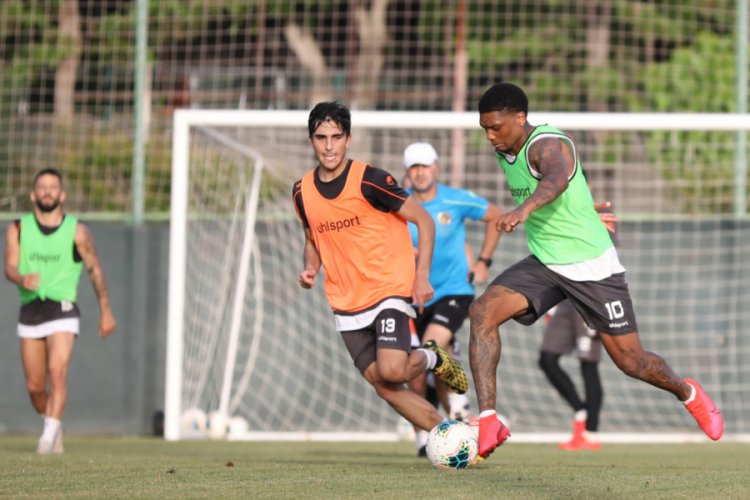 Alanyaspor en az bir kupa peşinde