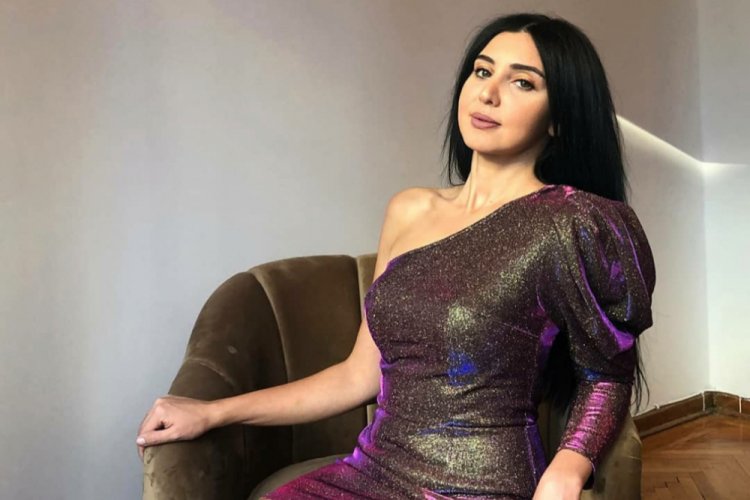 &Uuml;nl&uuml;lerin tasarımcısından sağlık &ccedil;alışanlarına &uuml;cretsiz maske