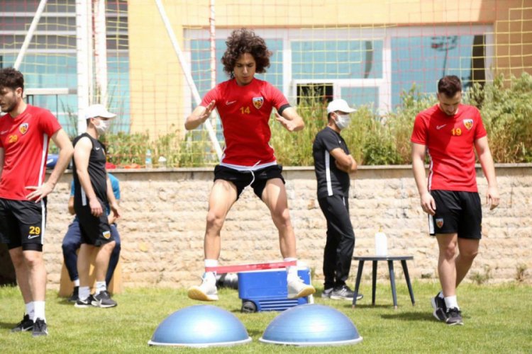 Kayserispor hazırlıklarını s&uuml;rd&uuml;r&uuml;yor