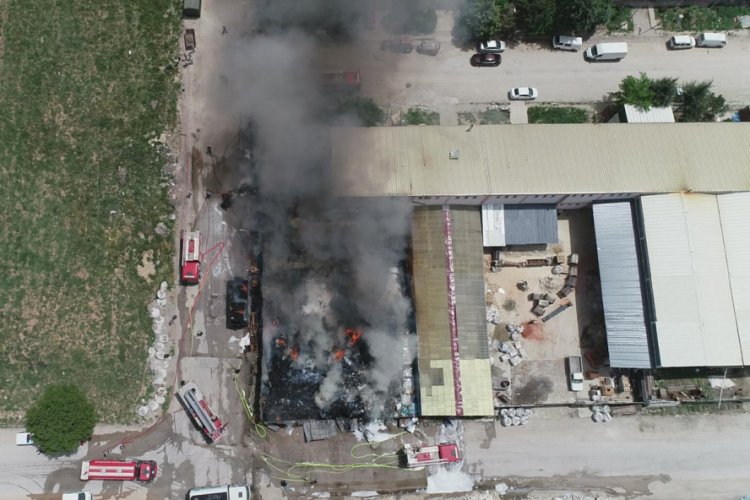 Eskişehir'de geri d&ouml;n&uuml;ş&uuml;m fabrikasının deposu yandı