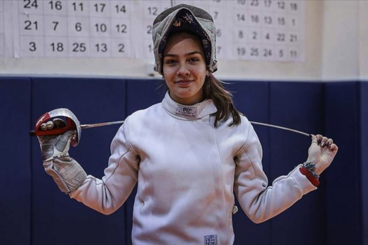 Milli eskrimci Deniz Selin &Uuml;nl&uuml;dağ'ın hayali olimpiyatlara katılmak