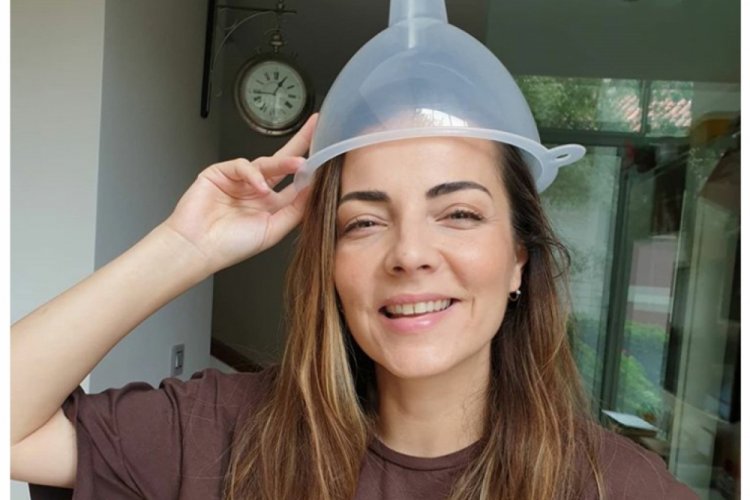 Burcu Kara huniyi taktı