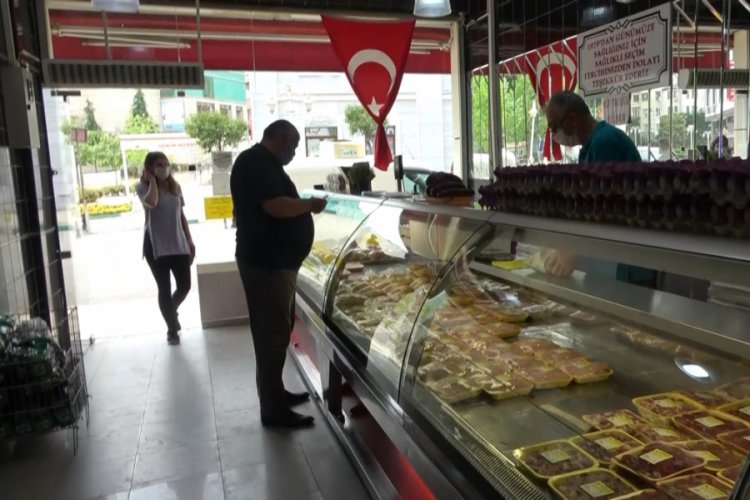 Bursa'da kasaplar, sokak kısıtlamasında hizmet verdi