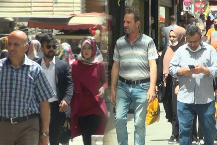 &Ccedil;orum'da cadde ve sokaklar dolu taştı