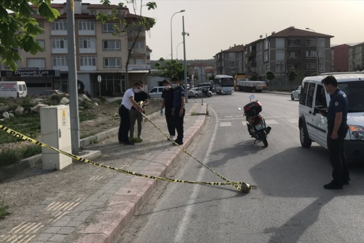Babasını d&ouml;vd&uuml;ğ&uuml; şahsı pompalı t&uuml;fekle yaraladı
