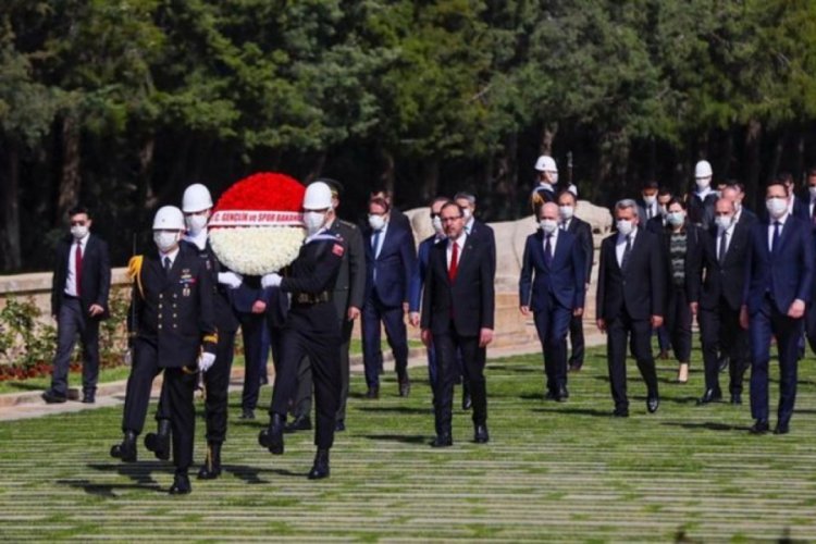 19 Mayıs'ın 101'inci yıld&ouml;n&uuml;m&uuml;nde ilk t&ouml;ren Anıtkabir'de