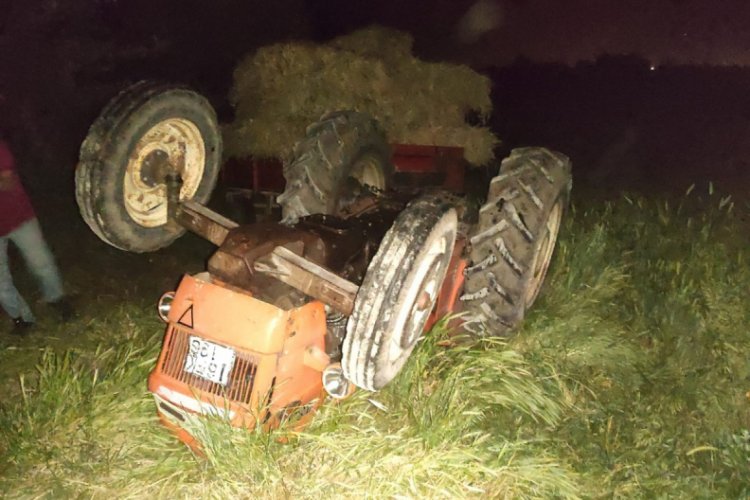 Bursa'da devrilen traktörde 2 kişi yaralandı