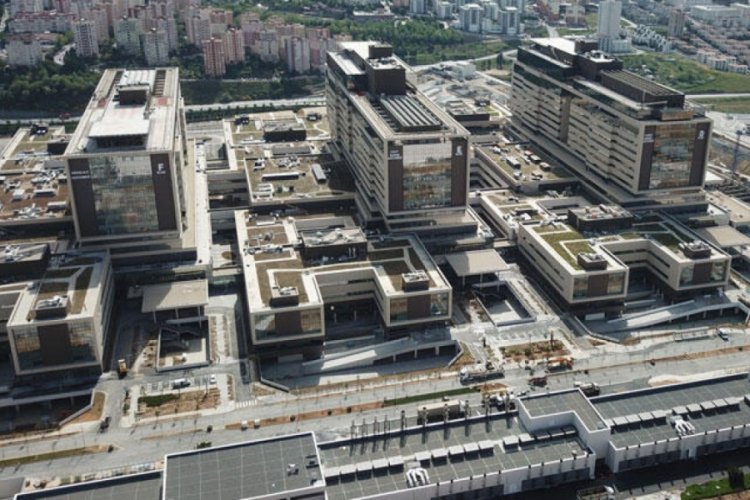 Başakşehir Şehir Hastanesi'nin tabelası asıldı!