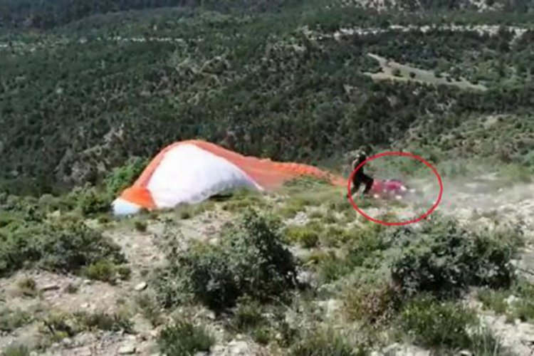 Yama&ccedil; paraş&uuml;t&uuml; kazasında 2 pilot hafif yaralandı