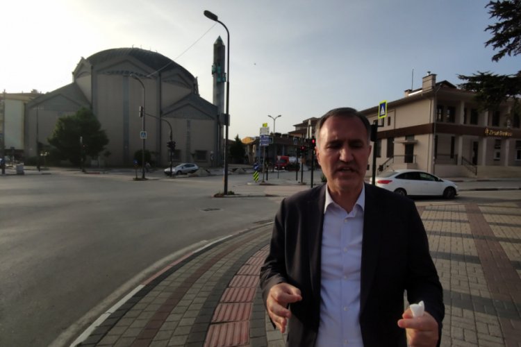 Kadir gecesi nedeniyle Bursa İneg&ouml;l'&uuml;n sokakları g&uuml;l suyuyla yıkandı